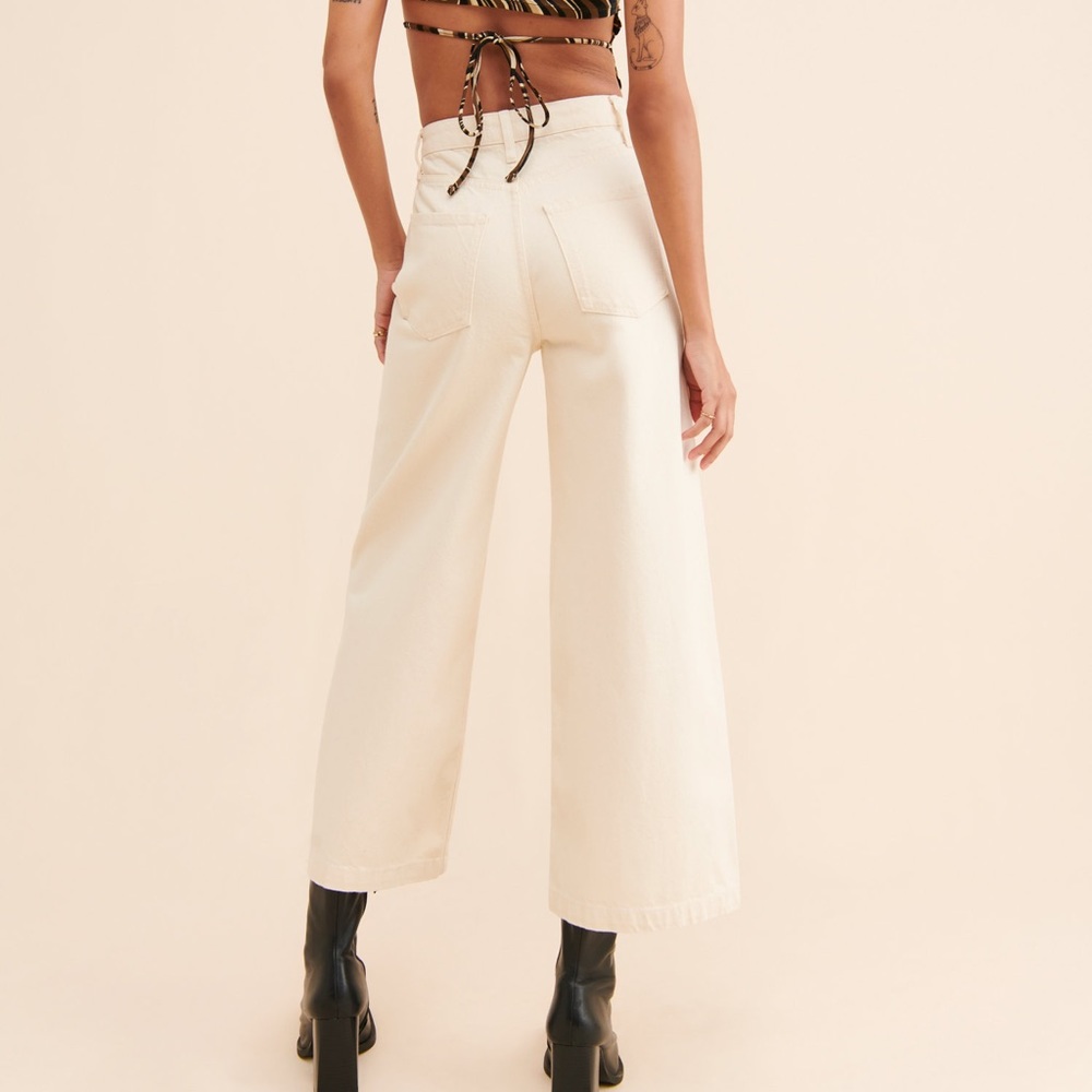 High Rise Cropped Jeans
Triarchy - Picture 4 of 4